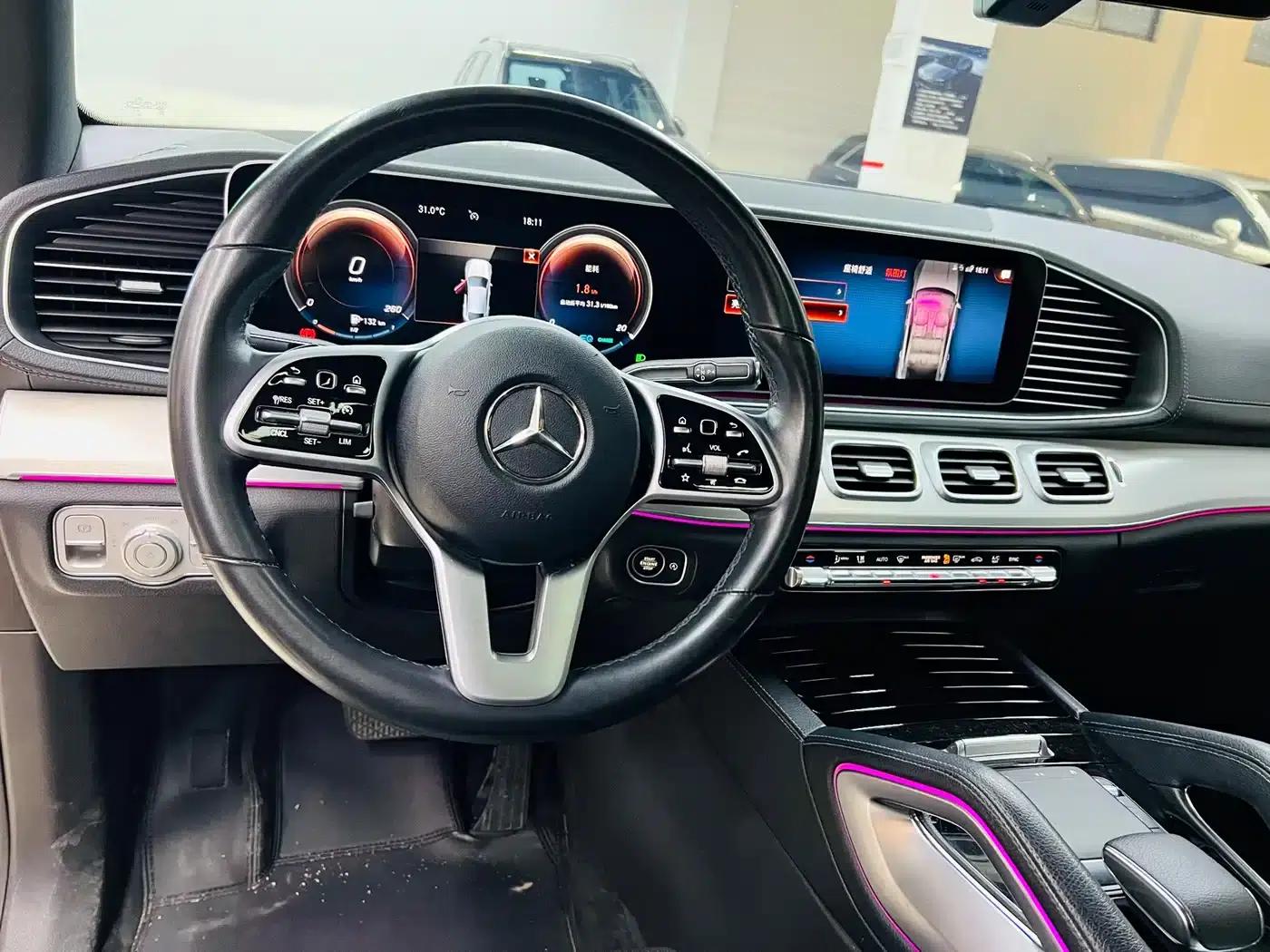 2020 Mercedes-Benz GLE Coupe, GLE 450 4MATIC Coupe SUV, Fashion Model — миниатюра 6