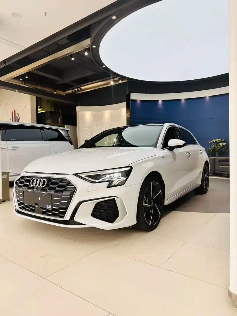 Audi A3 2022 Sportback 35 TFSI Fashion Sport — миниатюра 1
