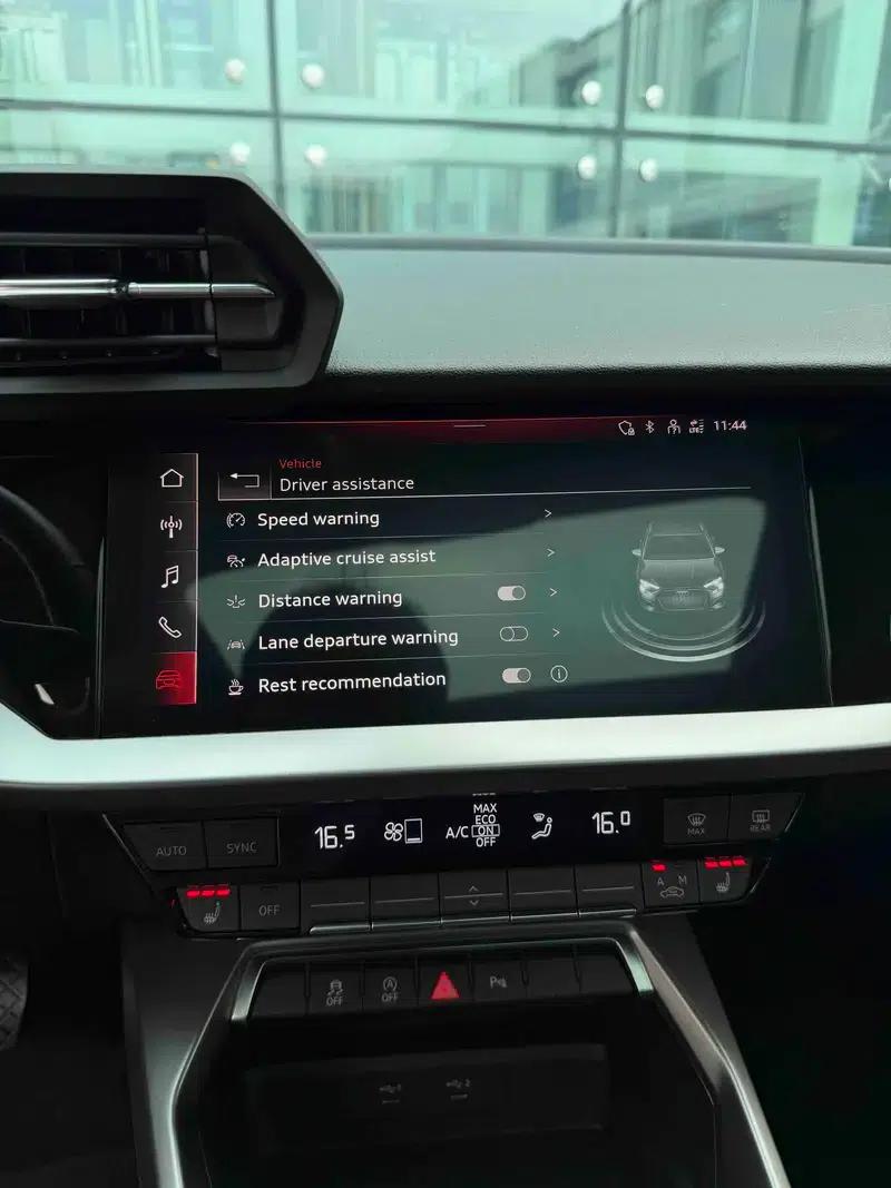 Audi A3 2023 Facelift Sportback 35 TFSI Fashion Sporty Model — миниатюра 11