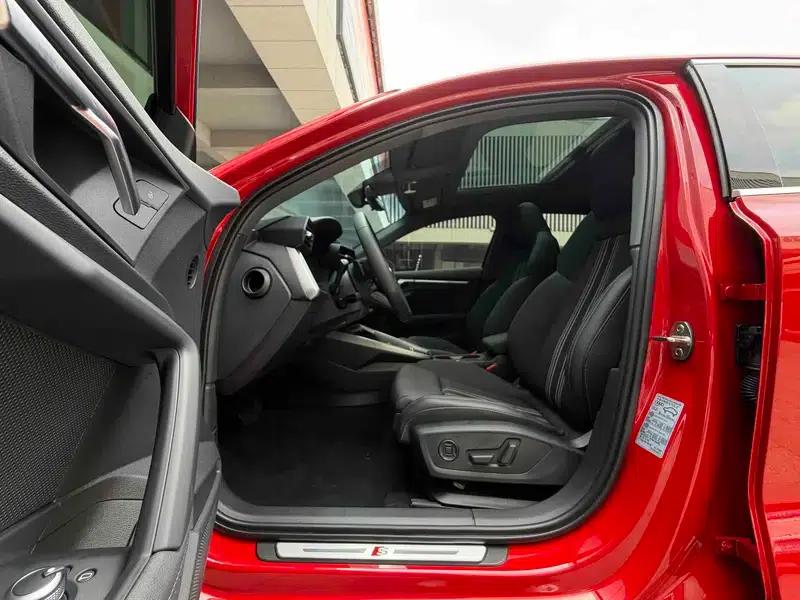 Audi A3 2023 Facelift Sportback 35 TFSI Fashion Sporty Model — миниатюра 15