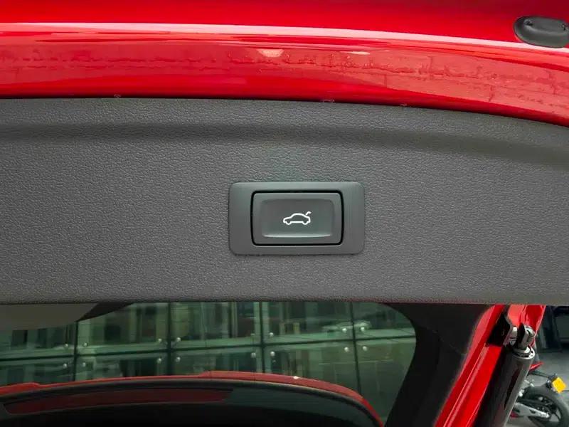 Audi A3 2023 Facelift Sportback 35 TFSI Fashion Sporty Model — миниатюра 8