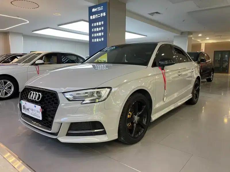 Audi A3 2018 30th Anniversary Edition Limousine 35 TFSI Fashion Model — миниатюра 1