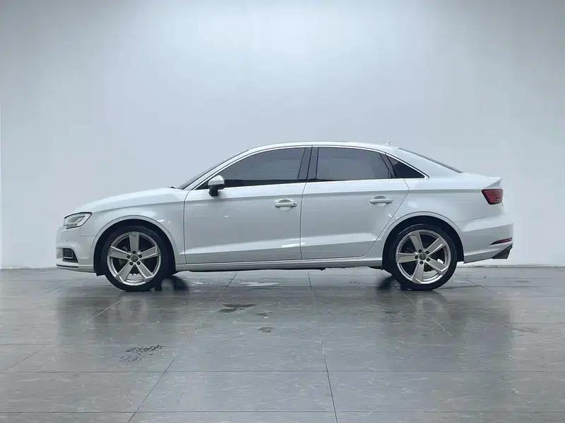 Audi A3 2018 30th Anniversary Edition Limousine 35 TFSI Fashion Model — миниатюра 4