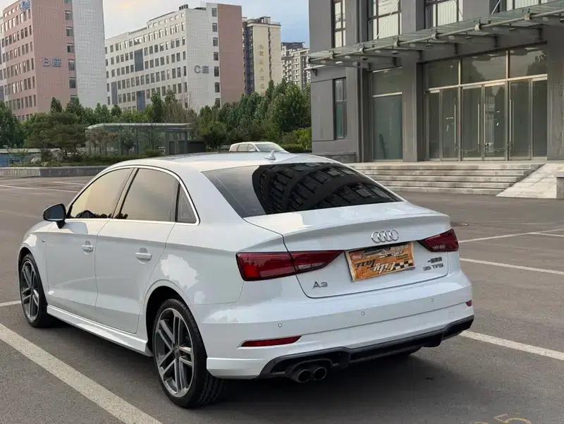 Audi A3 2018 30th Anniversary Edition Limousine 35 TFSI Sport — миниатюра 4