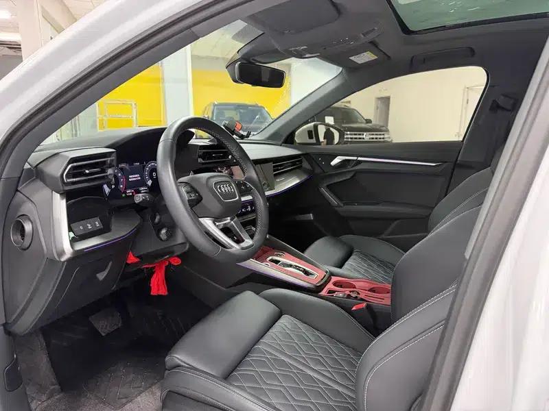 Audi A3 2025 Sportback 35 TFSI Flying Spur Luxury Edition + Luxury Package — миниатюра 8