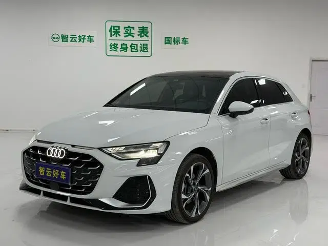 Audi A3 2025 Sportback 35 TFSI Flying Spur Luxury Edition + Luxury Package