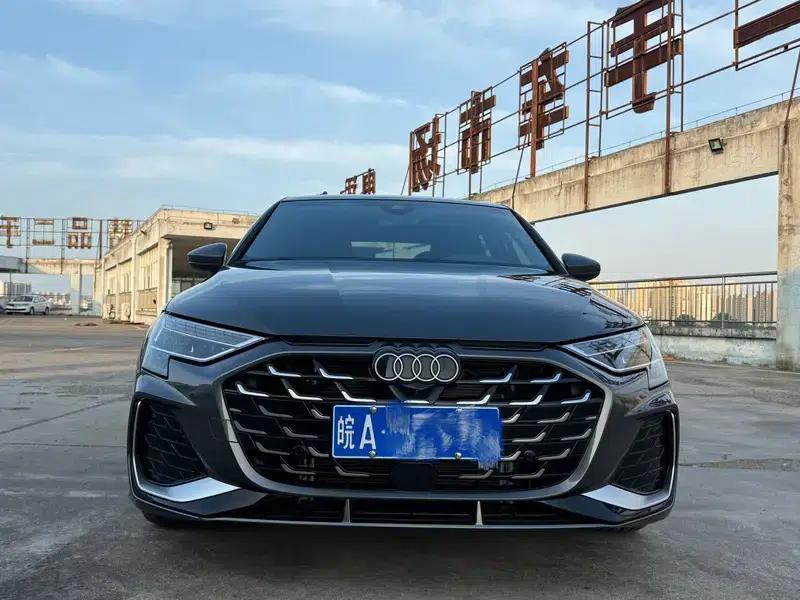 Audi A3 2025 Sportback 35 TFSI Flying Spur Luxury Edition — миниатюра 2