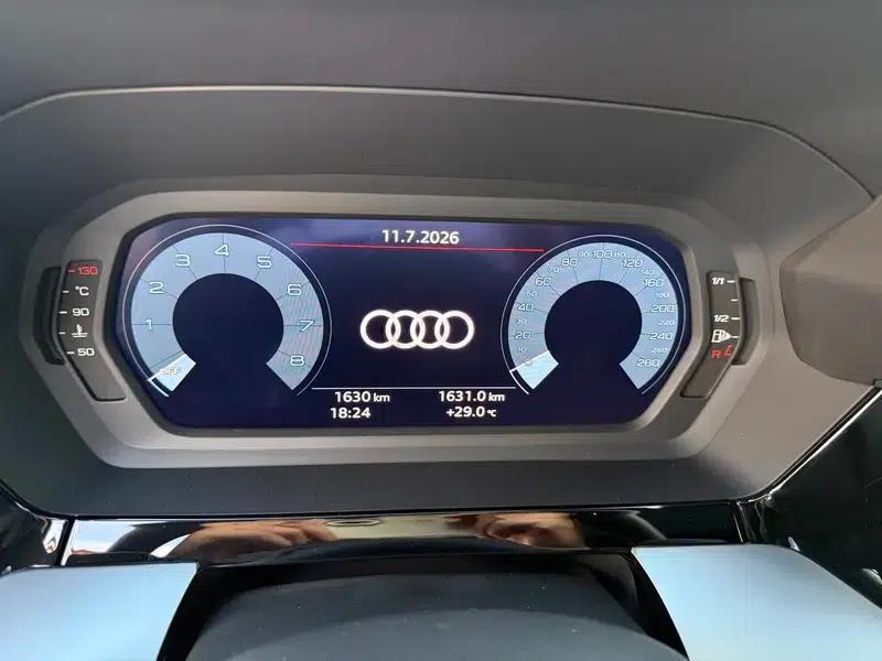 Audi A3 2025 Sportback 35 TFSI Flying Spur Luxury Edition — миниатюра 11