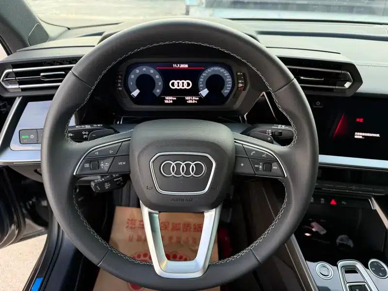 Audi A3 2025 Sportback 35 TFSI Flying Spur Luxury Edition — миниатюра 12