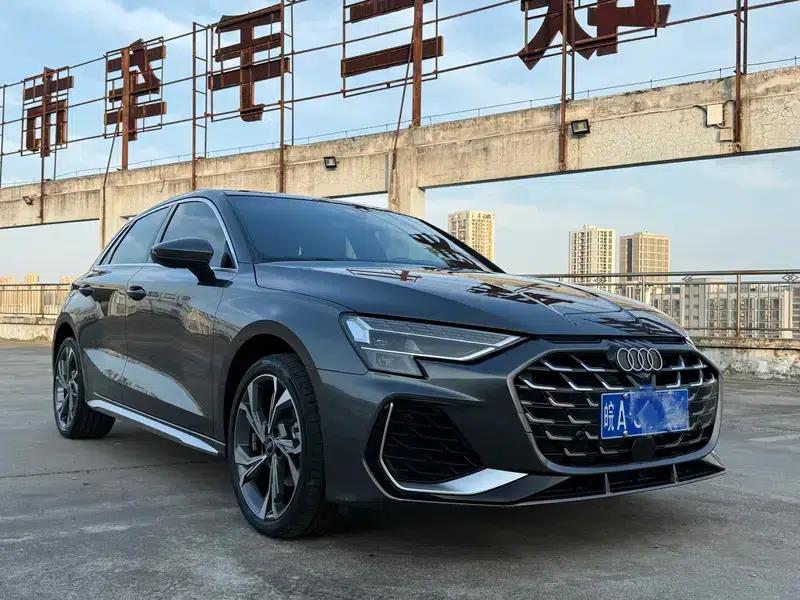 Audi A3 2025 Sportback 35 TFSI Flying Spur Luxury Edition — миниатюра 3