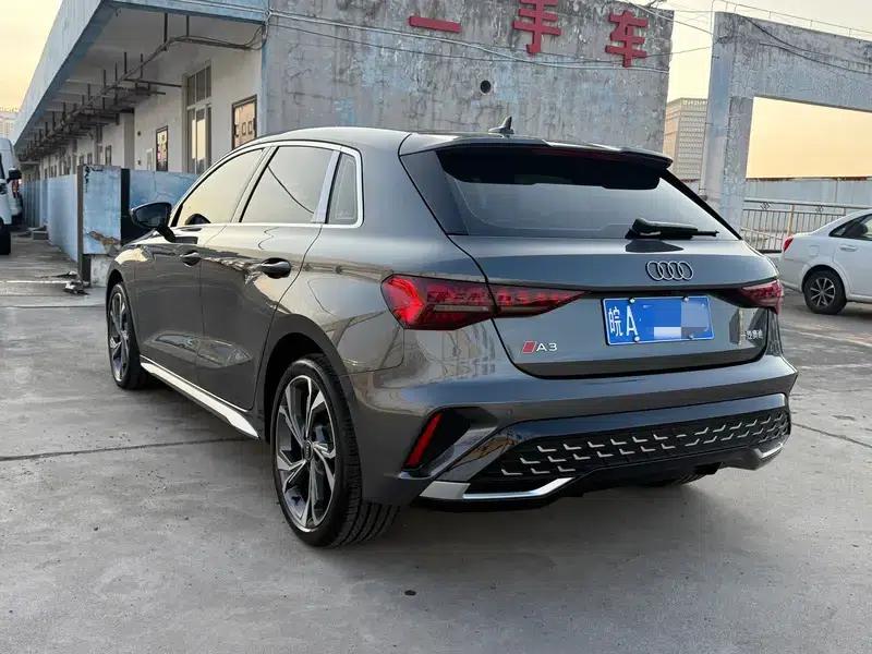 Audi A3 2025 Sportback 35 TFSI Flying Spur Luxury Edition — миниатюра 4