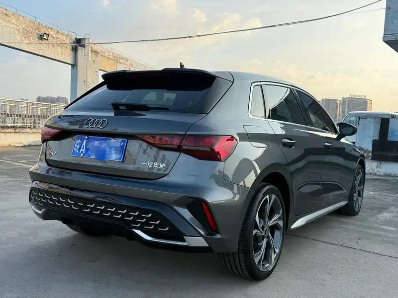 Audi A3 2025 Sportback 35 TFSI Flying Spur Luxury Edition — миниатюра 5