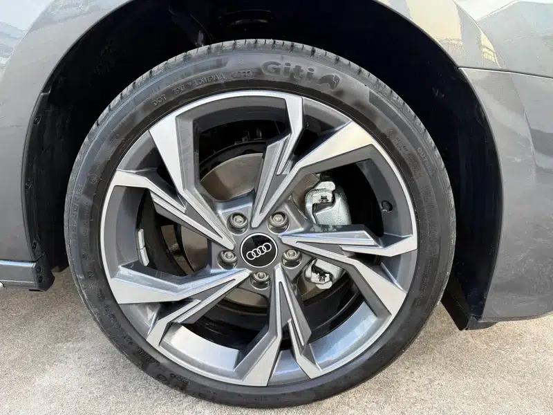 Audi A3 2025 Sportback 35 TFSI Flying Spur Luxury Edition — миниатюра 6