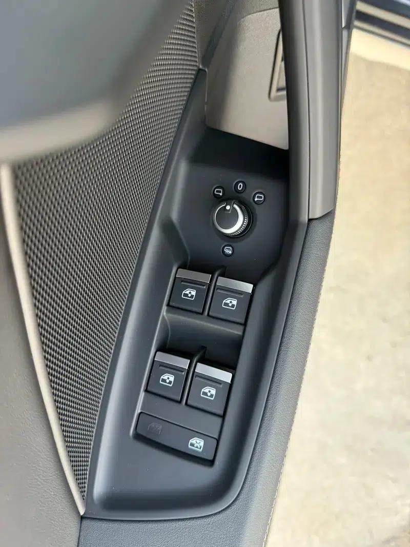 Audi A3 2025 Sportback 35 TFSI Flying Spur Luxury Edition — миниатюра 7