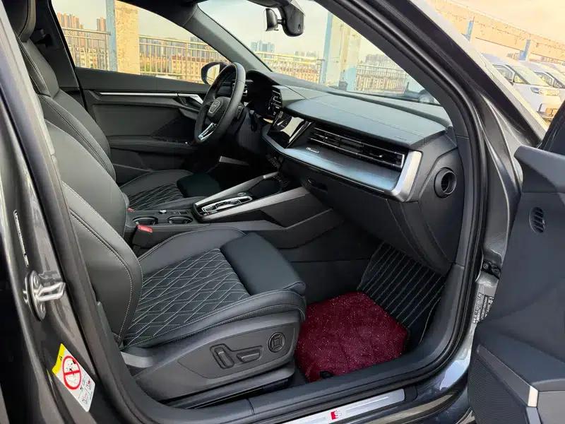 Audi A3 2025 Sportback 35 TFSI Flying Spur Luxury Edition — миниатюра 8