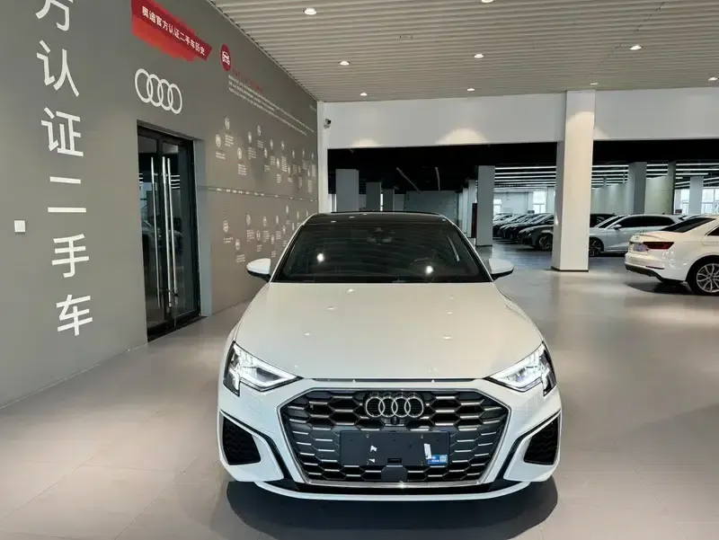 Audi A3 2022 Sportback 35 TFSI Fashion Sport — миниатюра 2