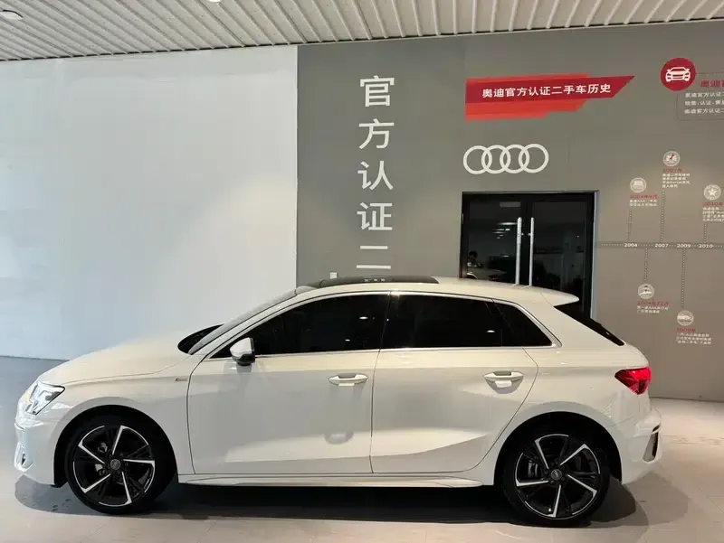 Audi A3 2022 Sportback 35 TFSI Fashion Sport — миниатюра 3