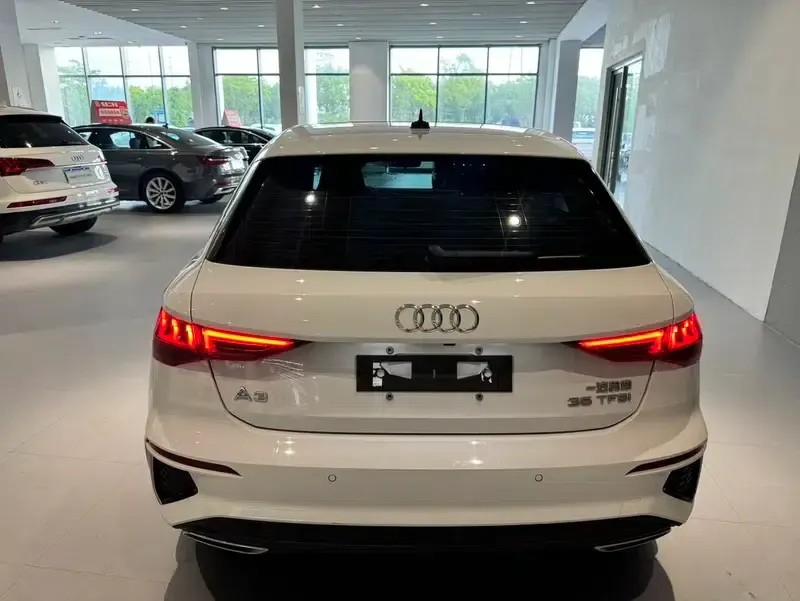 Audi A3 2022 Sportback 35 TFSI Fashion Sport — миниатюра 4