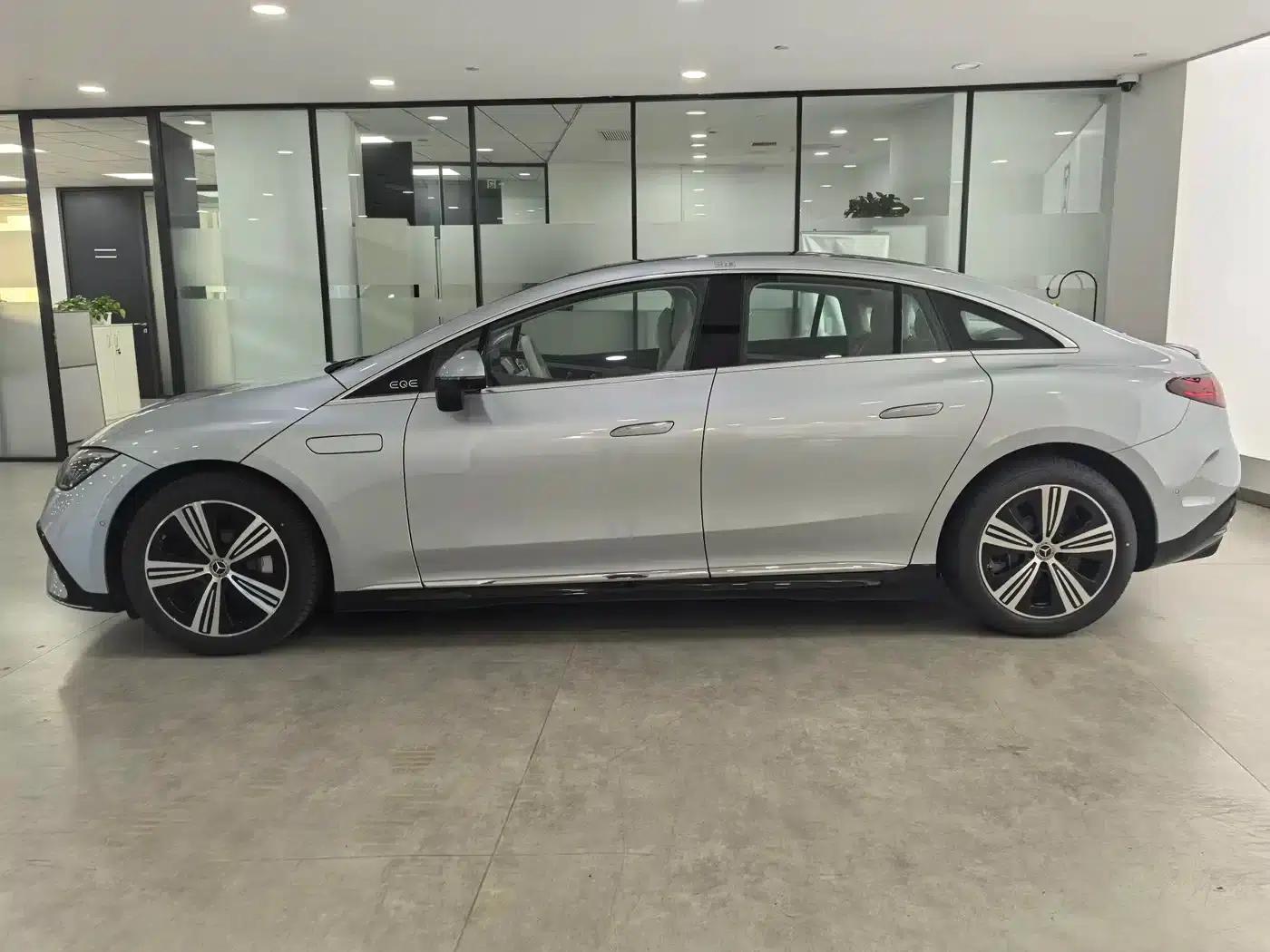 Mercedes-Benz EQE 2025 500 4MATIC Luxury Edition — миниатюра 3
