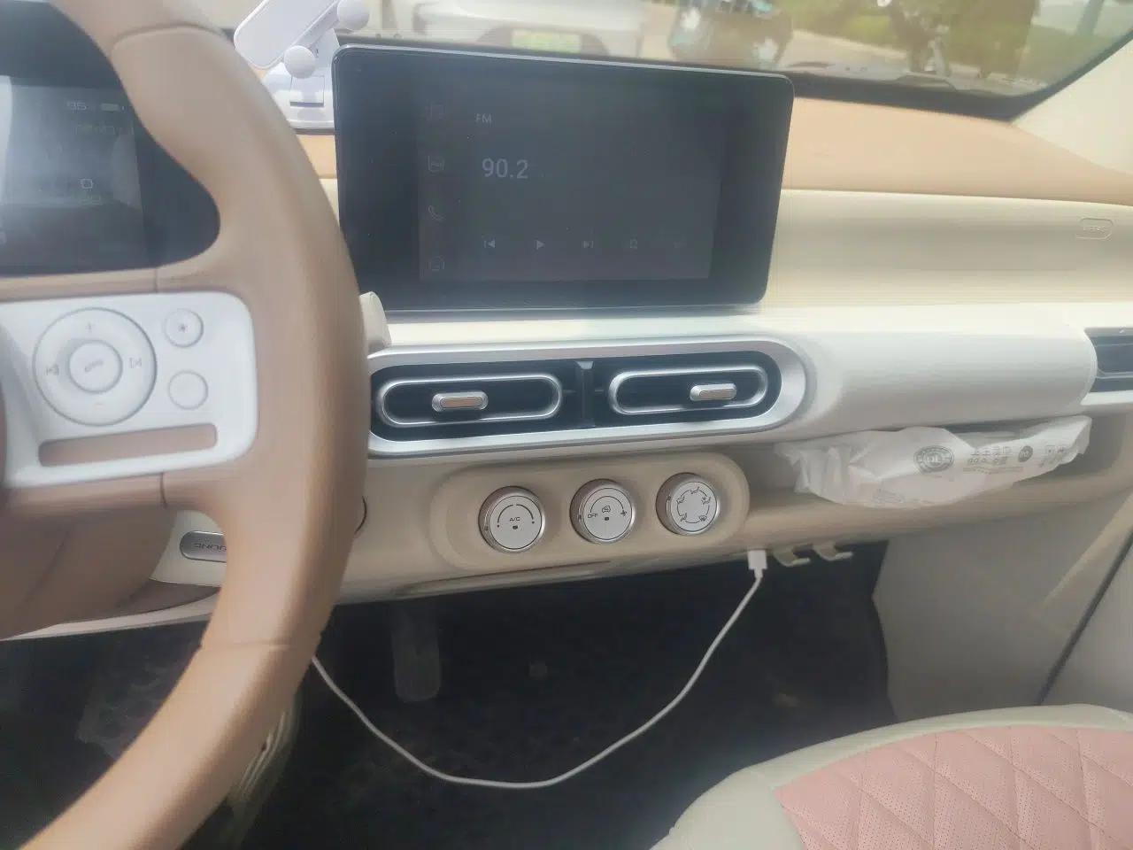 Wuling Hongguang MINIEV 2024 3rd Generation 215km Advanced Version — миниатюра 13