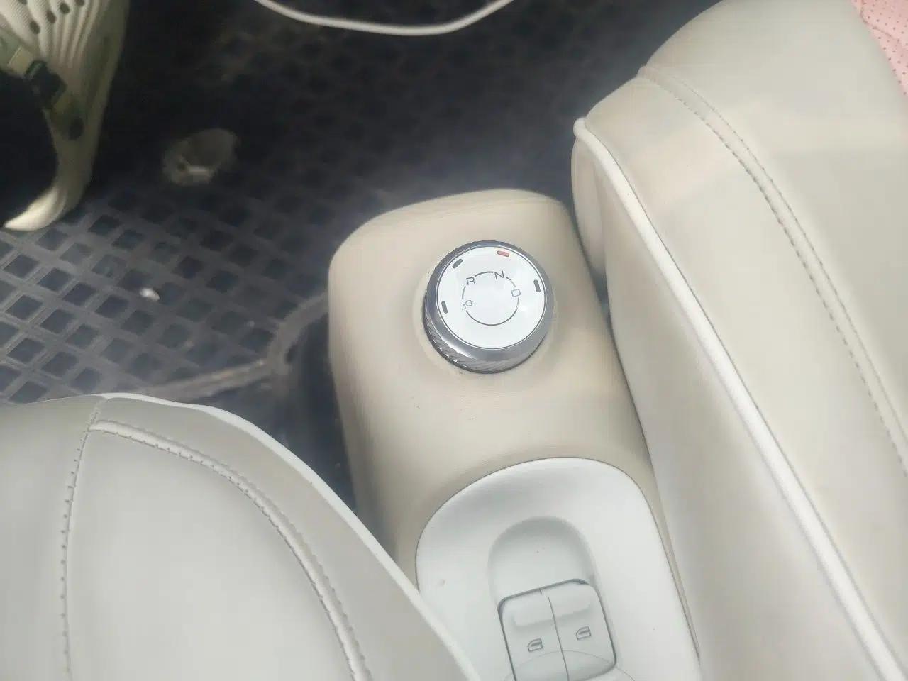Wuling Hongguang MINIEV 2024 3rd Generation 215km Advanced Version — миниатюра 14