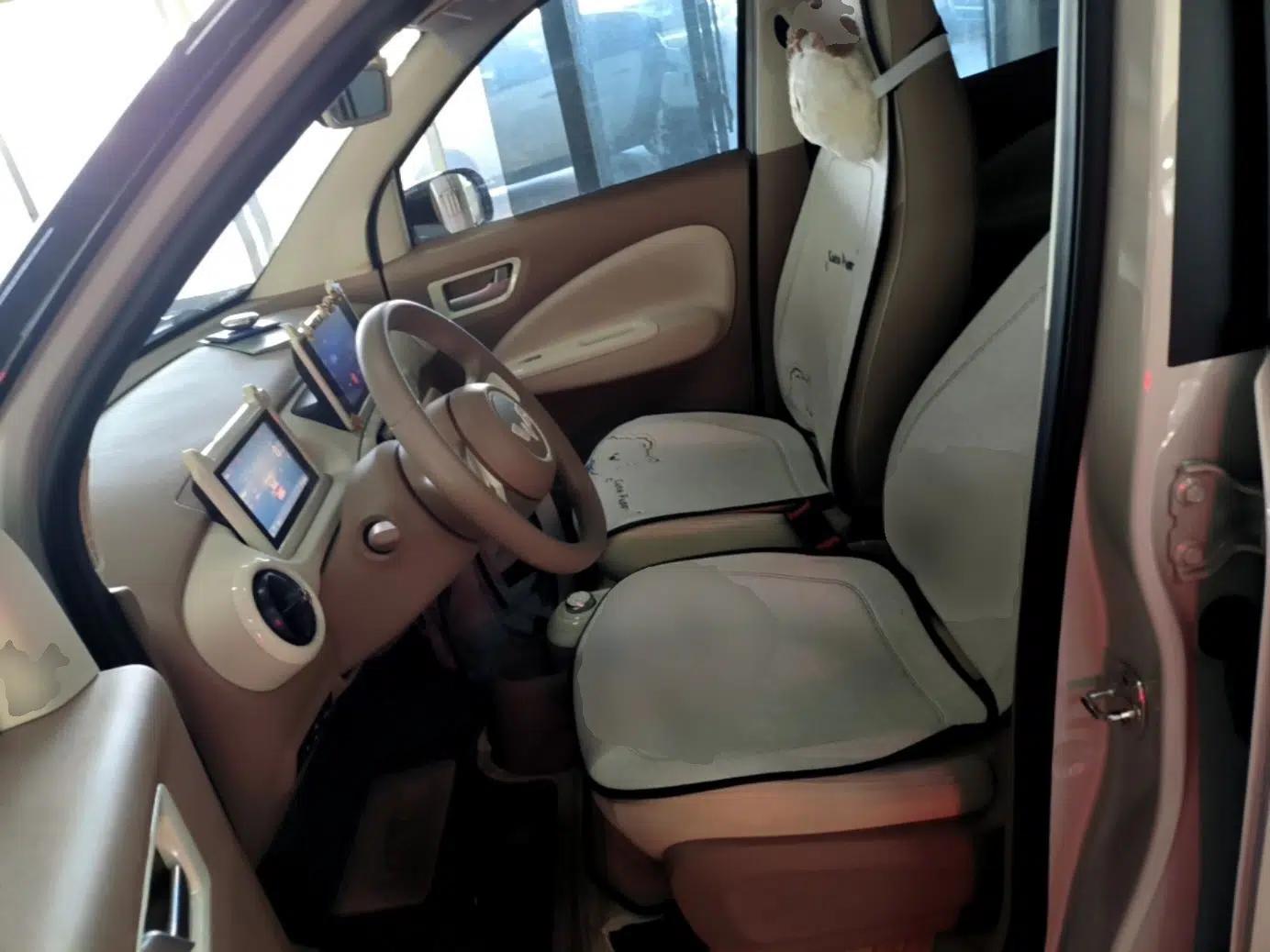 Wuling Hongguang MINIEV 2025 Four-Door Version Zhenxiang+ Edition — миниатюра 17