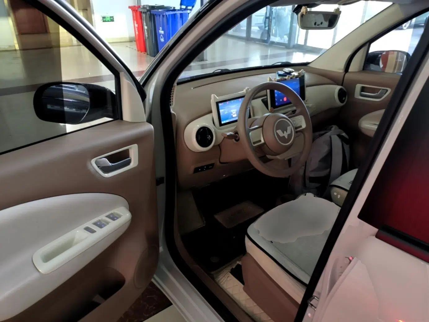 Wuling Hongguang MINIEV 2025 Four-Door Version Zhenxiang+ Edition — миниатюра 18