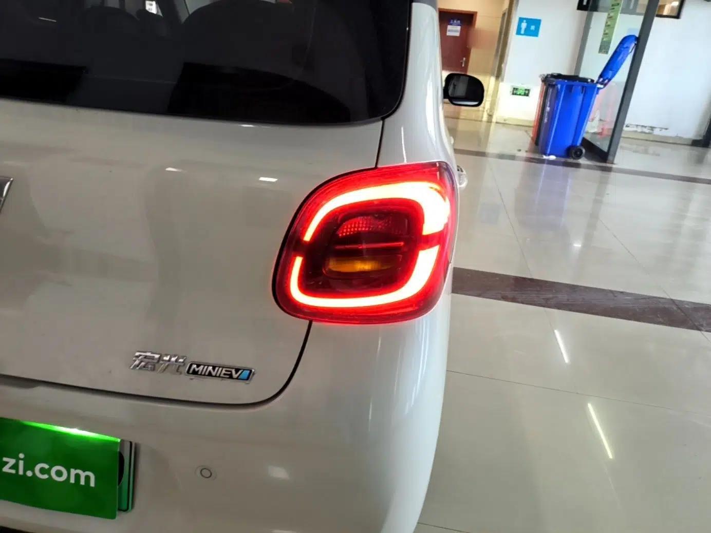 Wuling Hongguang MINIEV 2025 Four-Door Version Zhenxiang+ Edition — миниатюра 9