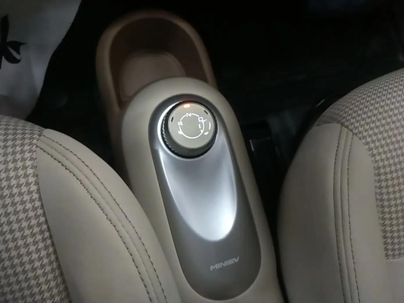 Wuling Hongguang MINIEV 2025 Four-Door Version Advanced Edition — миниатюра 16