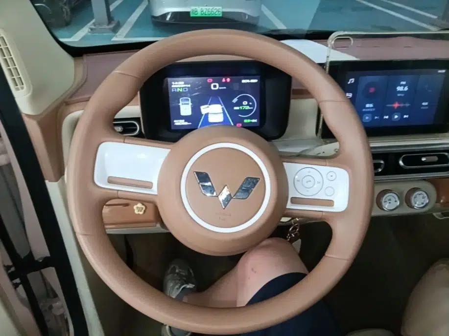 Wuling Hongguang MINIEV 2024 3rd Generation 215km Advanced Version — миниатюра 13
