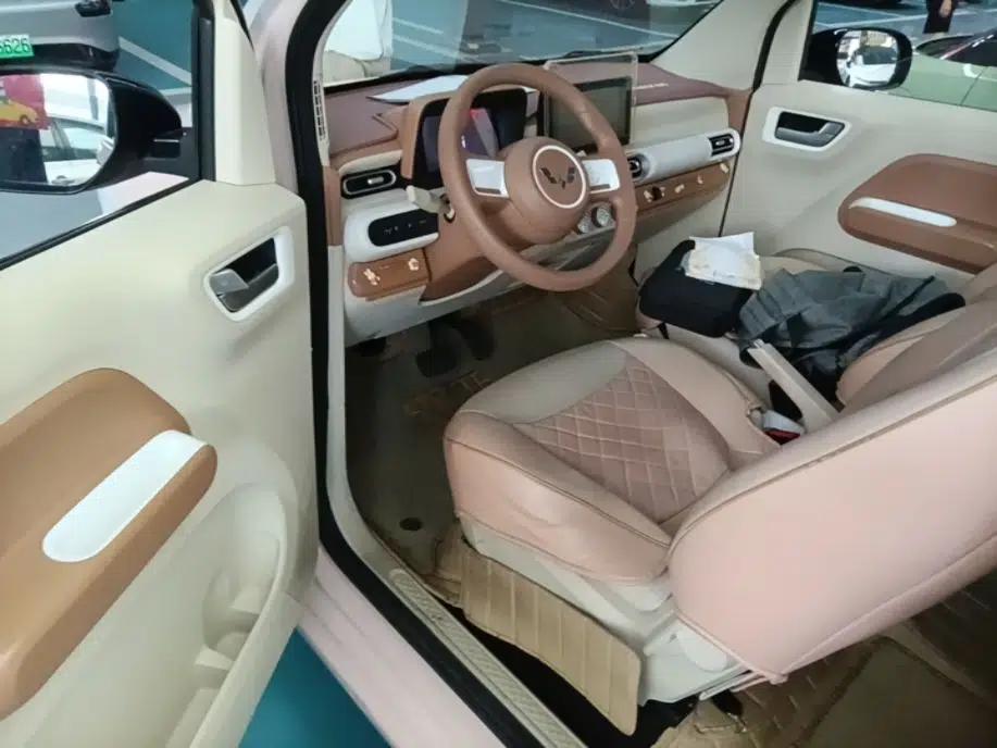 Wuling Hongguang MINIEV 2024 3rd Generation 215km Advanced Version — миниатюра 18
