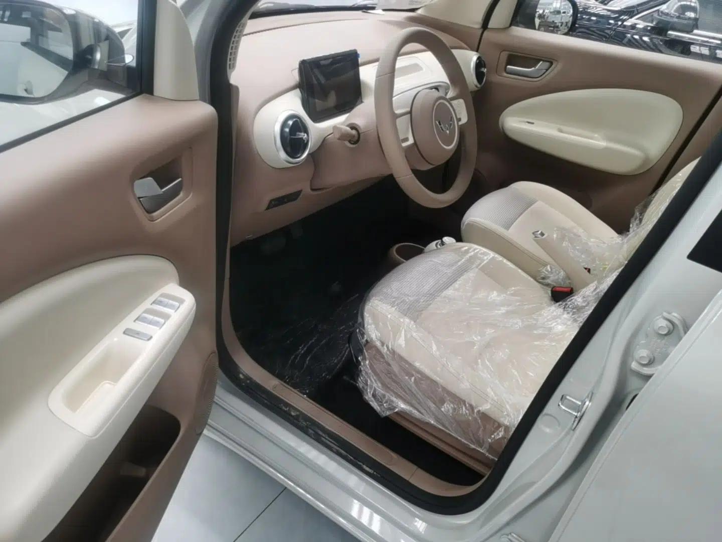 Wuling Hongguang MINIEV 2025 Four-Door Version Advanced Edition — миниатюра 23