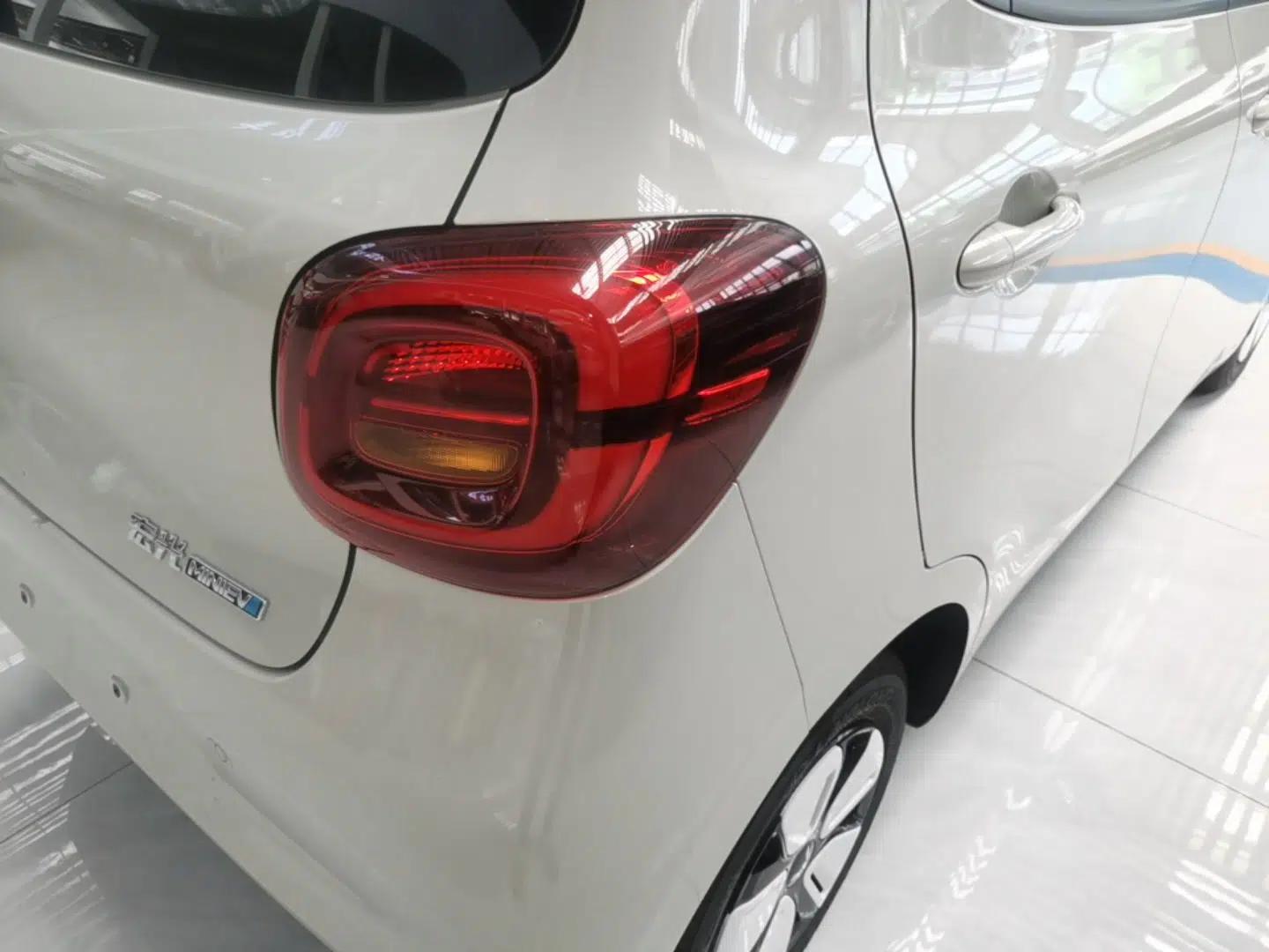 Wuling Hongguang MINIEV 2025 Four-Door Version Advanced Edition — миниатюра 9