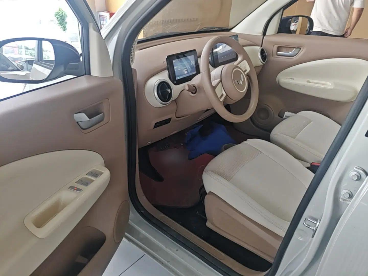 Wuling Hongguang MINIEV 2025 Four-Door Version Premium Edition — миниатюра 18