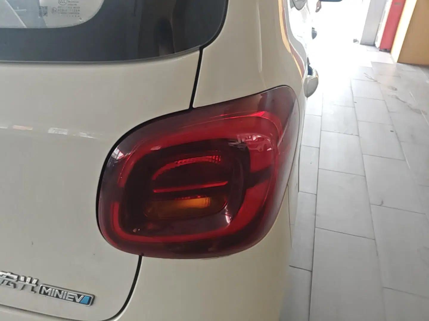 Wuling Hongguang MINIEV 2025 Four-Door Version Premium Edition — миниатюра 9