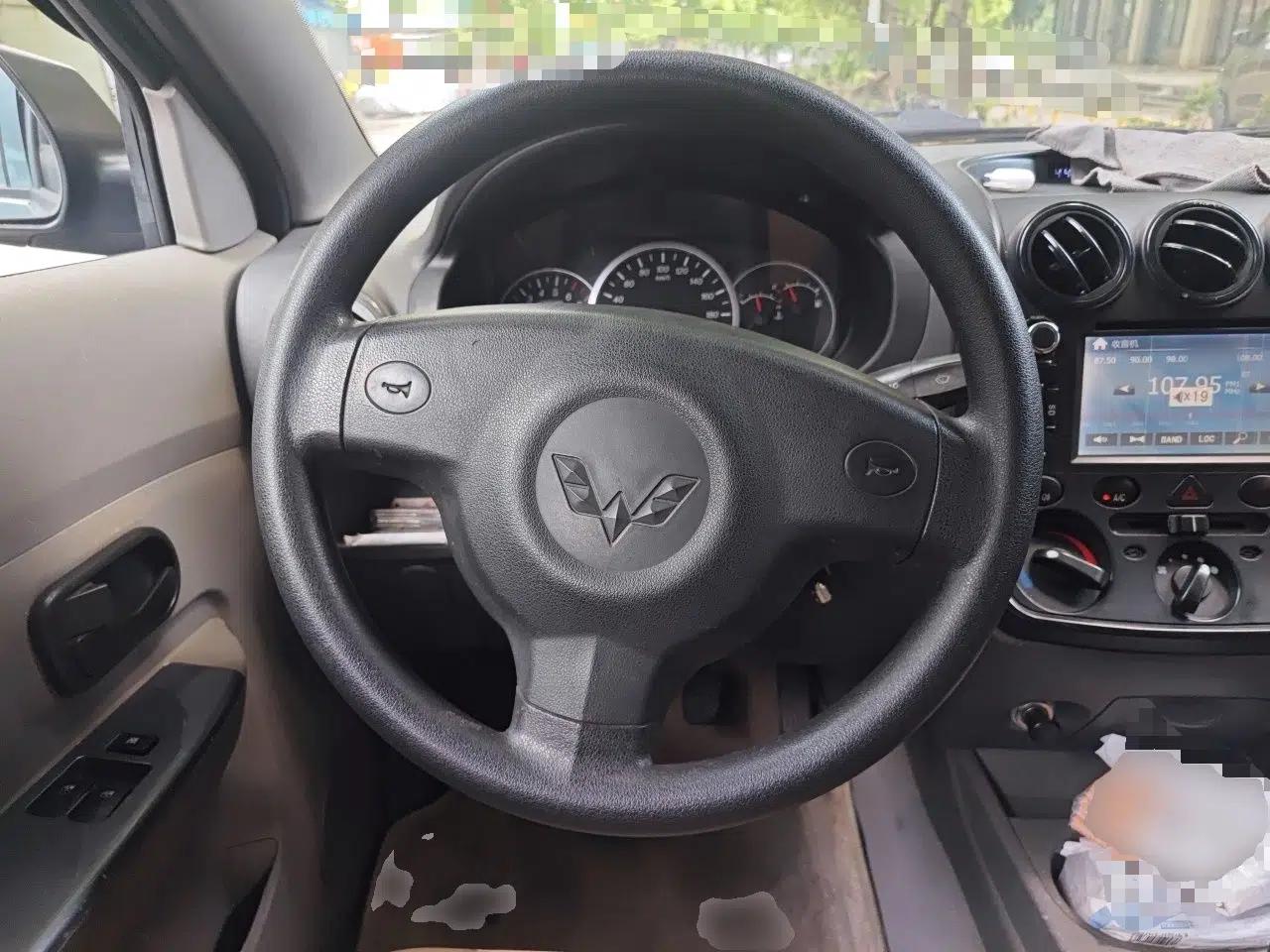 Wuling Hongguang 2013 1.5L Base Version — миниатюра 10
