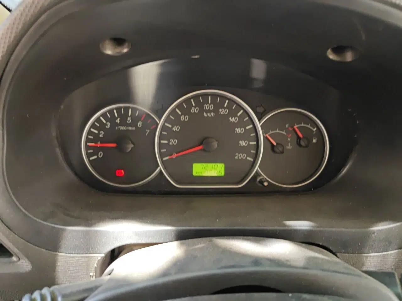 Wuling Hongguang 2015 1.2L S Base Model China V Standard — миниатюра 11