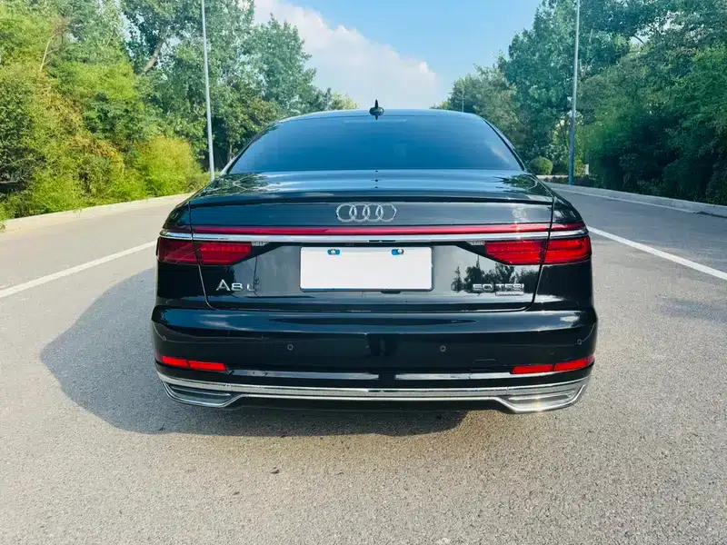 2021 Audi A8 A8L 50 TFSI quattro Comfort — миниатюра 5