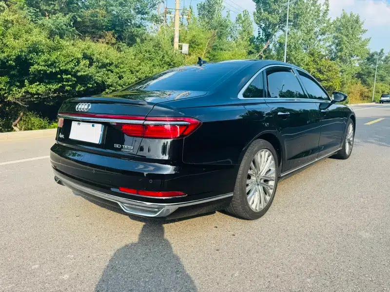2021 Audi A8 A8L 50 TFSI quattro Comfort — миниатюра 6