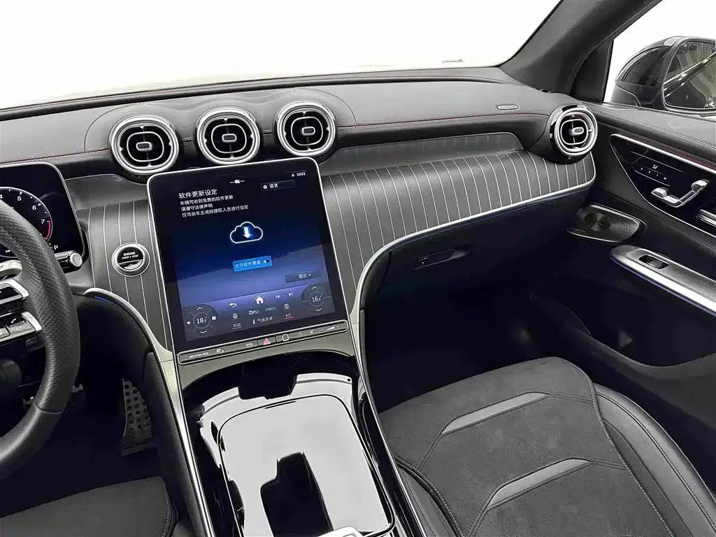 Mercedes-Benz GLC Coupe AMG 2024 Model AMG GLC 43 4MATIC Coupe SUV — миниатюра 15