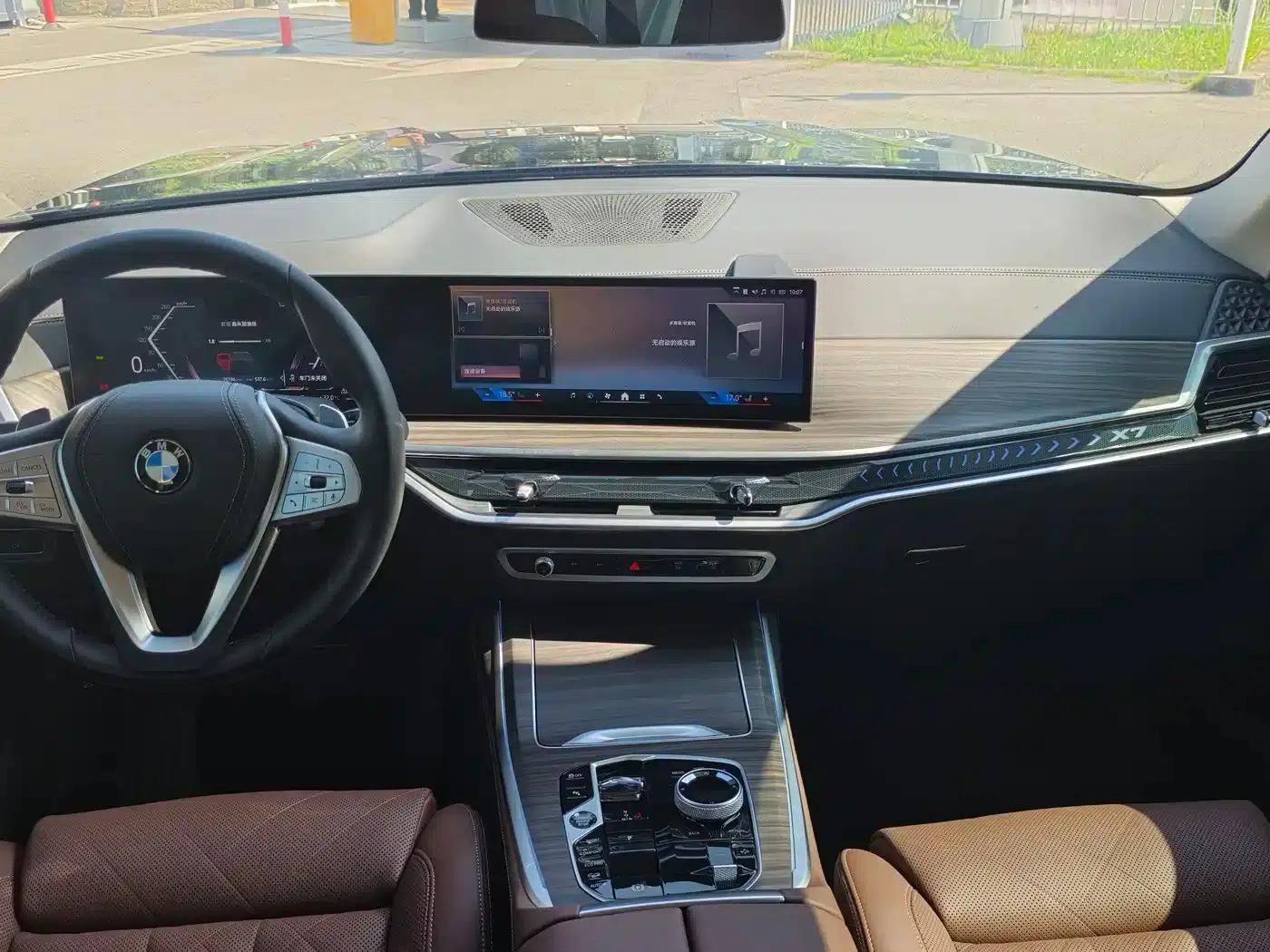 BMW X7 2024 xDrive40i Leading Luxury Package — миниатюра 11