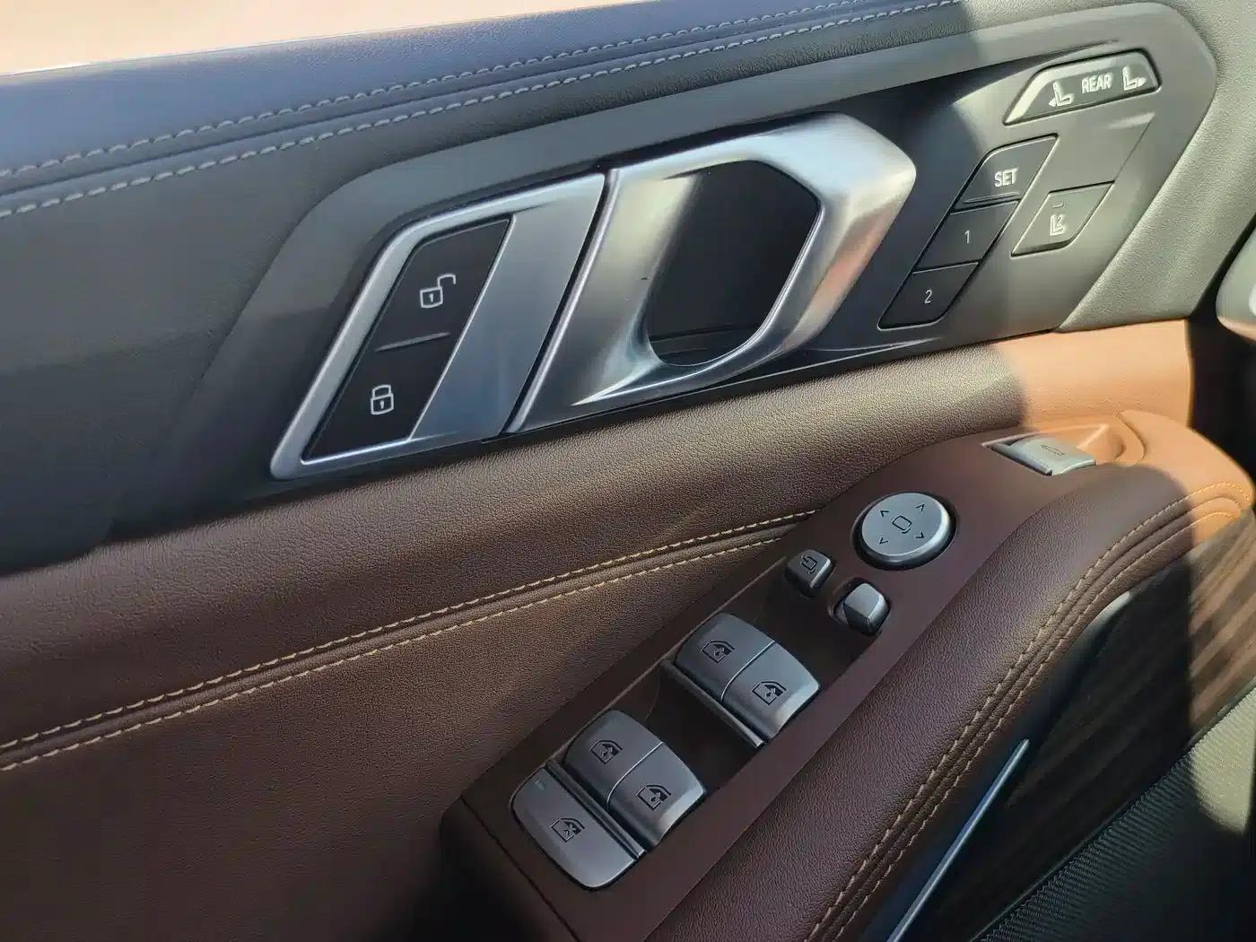 BMW X7 2024 xDrive40i Leading Luxury Package — миниатюра 16