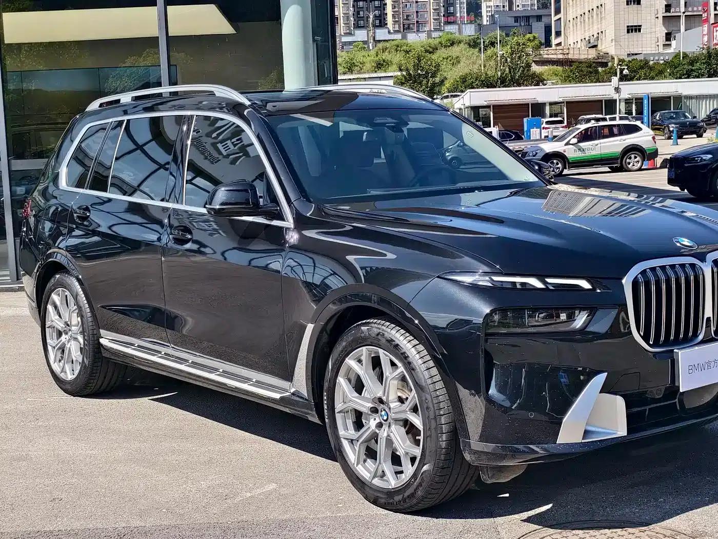 BMW X7 2024 xDrive40i Leading Luxury Package — миниатюра 3