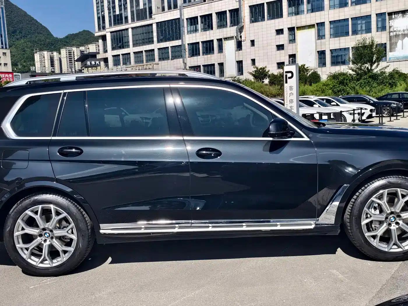 BMW X7 2024 xDrive40i Leading Luxury Package — миниатюра 4