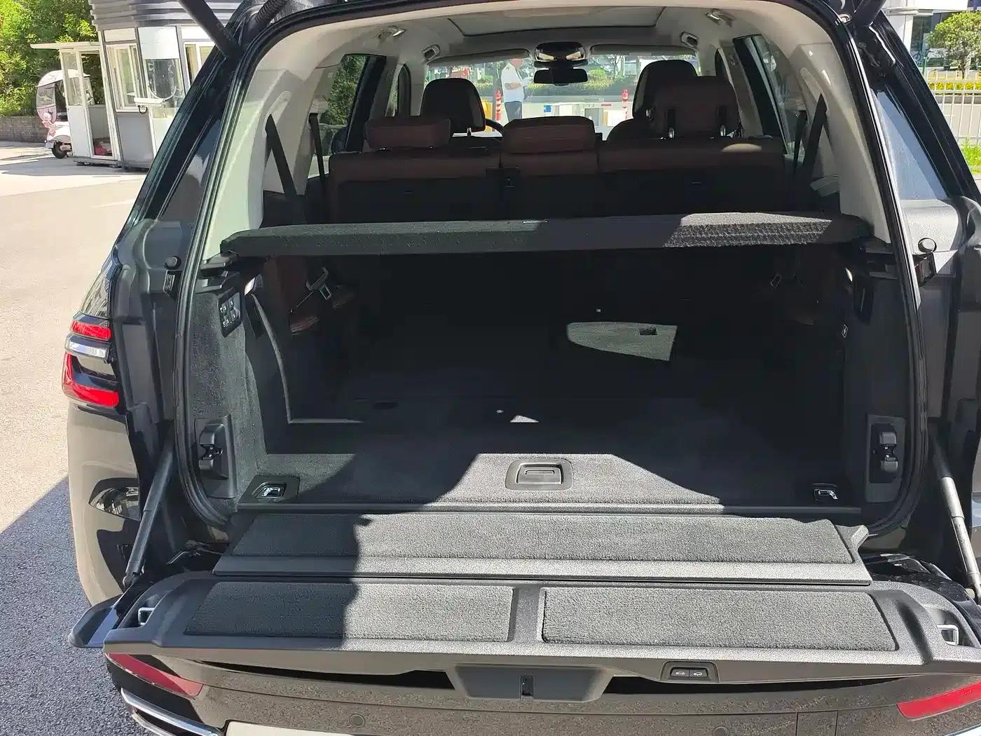 BMW X7 2024 xDrive40i Leading Luxury Package — миниатюра 8
