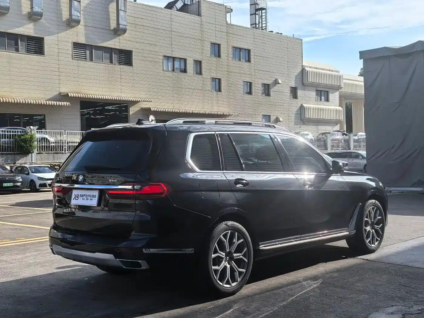 BMW X7 2020 xDrive40i Leading Luxury Package — миниатюра 3