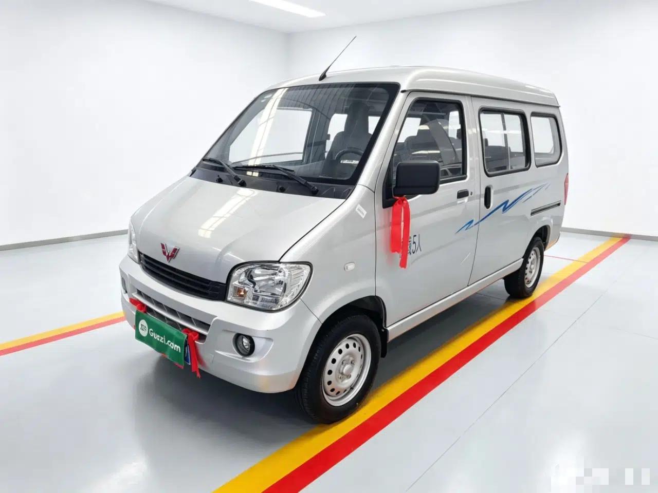 Wuling Zhiguang 2023 1.5L Practical Version 5/7 Seats — миниатюра 1