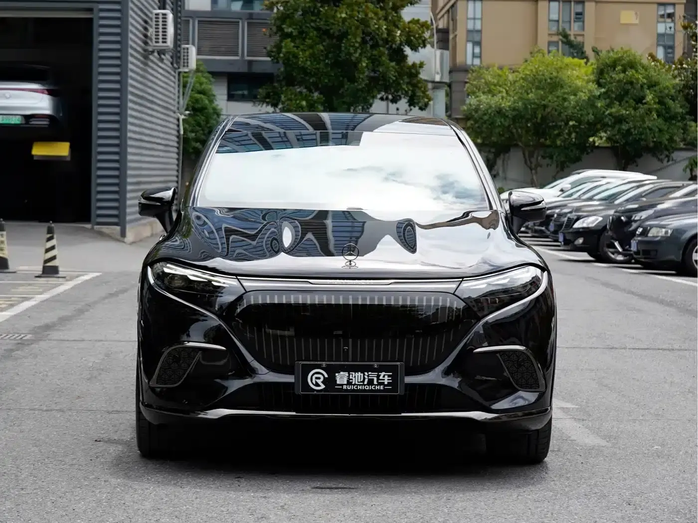 Maybach EQS SUV 2024 EQS 680 Elegant Edition — миниатюра 2
