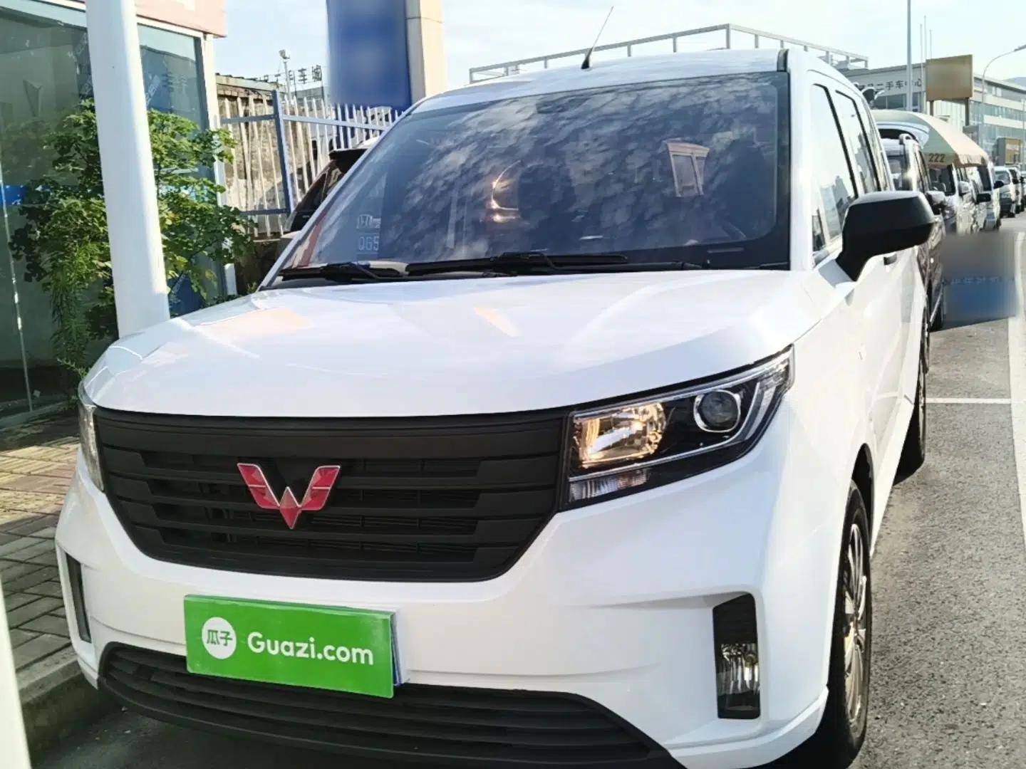 Wuling Hongguang PLUS 2019 1.5T Manual Standard Edition 5 Seats — миниатюра 2