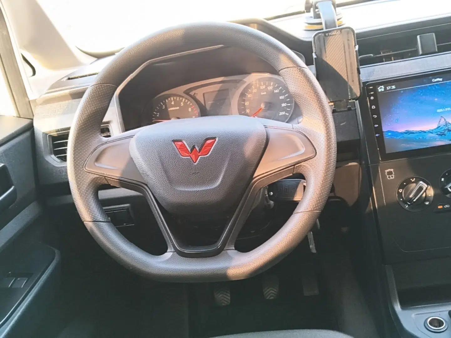 Wuling Hongguang PLUS 2019 1.5T Manual Standard Edition 5 Seats — миниатюра 13